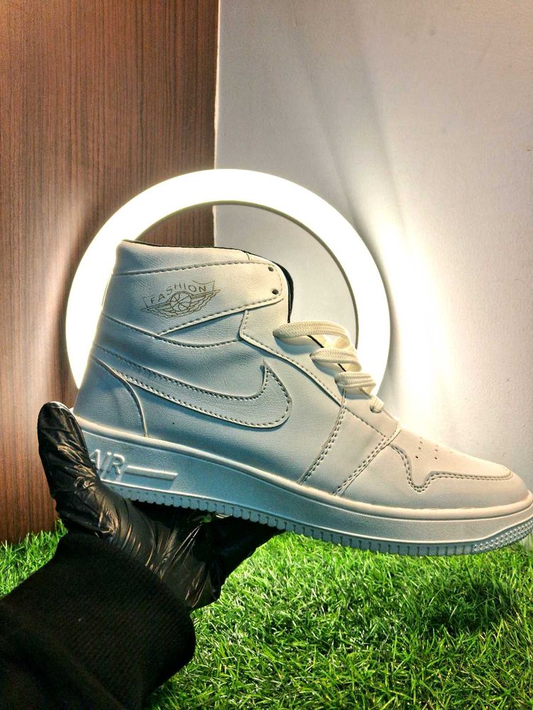 White NIKE AIR JORDAN