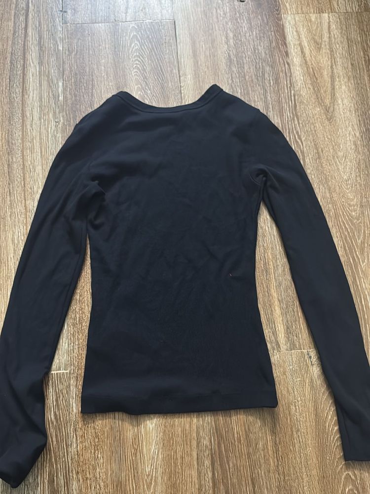 H&amp;M Black Fitted Tshirt