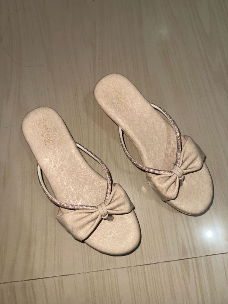 Bow Detail Thong Sandals