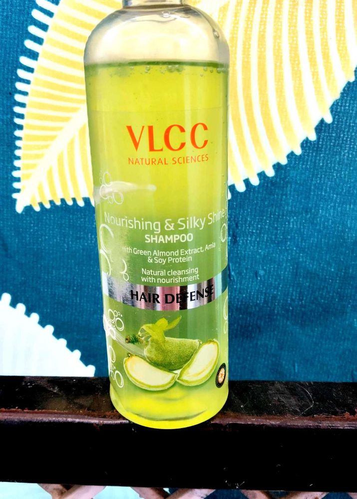 VLCC Nourishing Shampoo