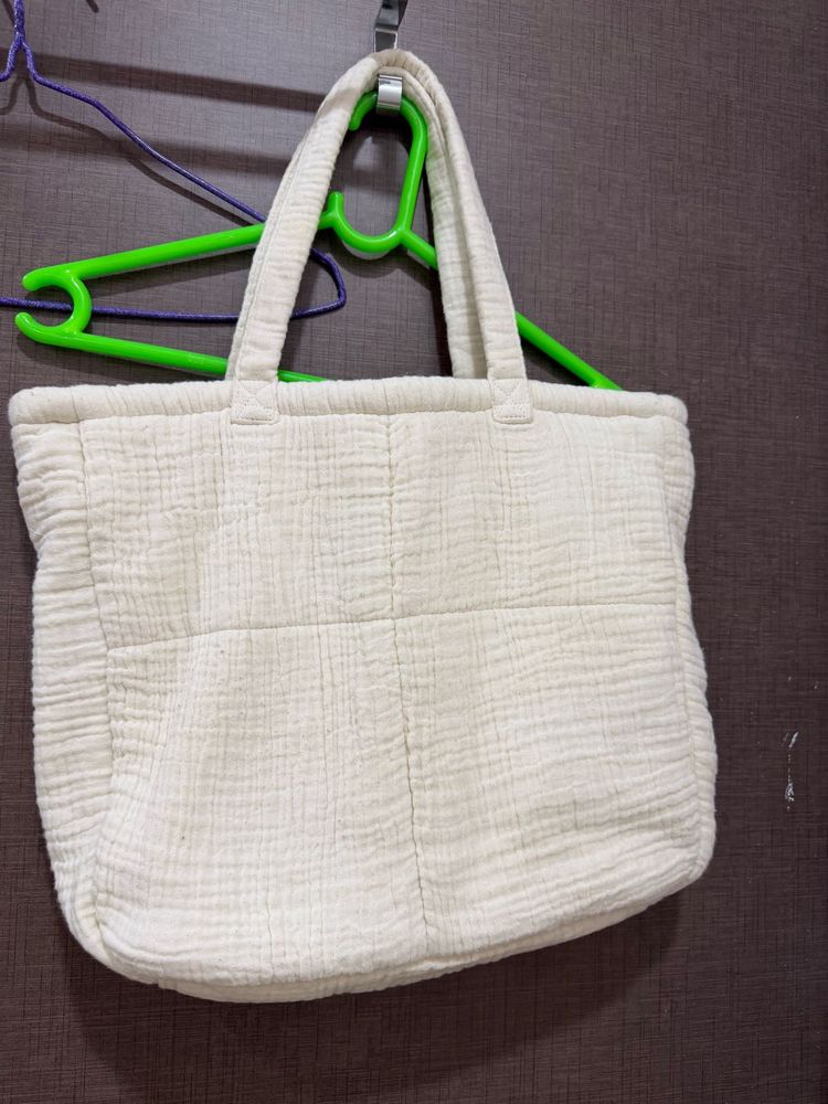 akiiko beige Tote Bag