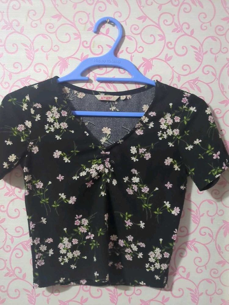 A Black Ginger Cute Floral Print Crop Top