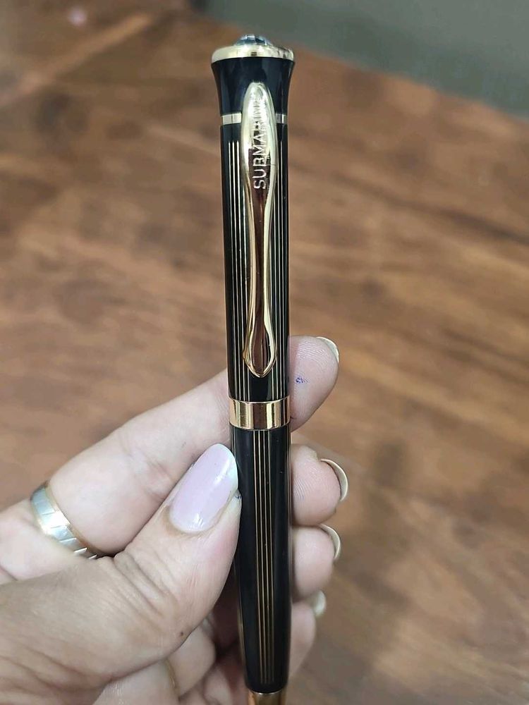 SUBMARINE Black &amp; Gold Pen