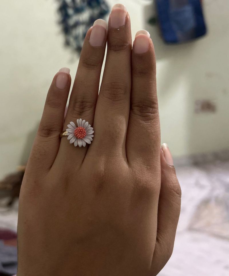 Adjustable Daisy Ring🌼