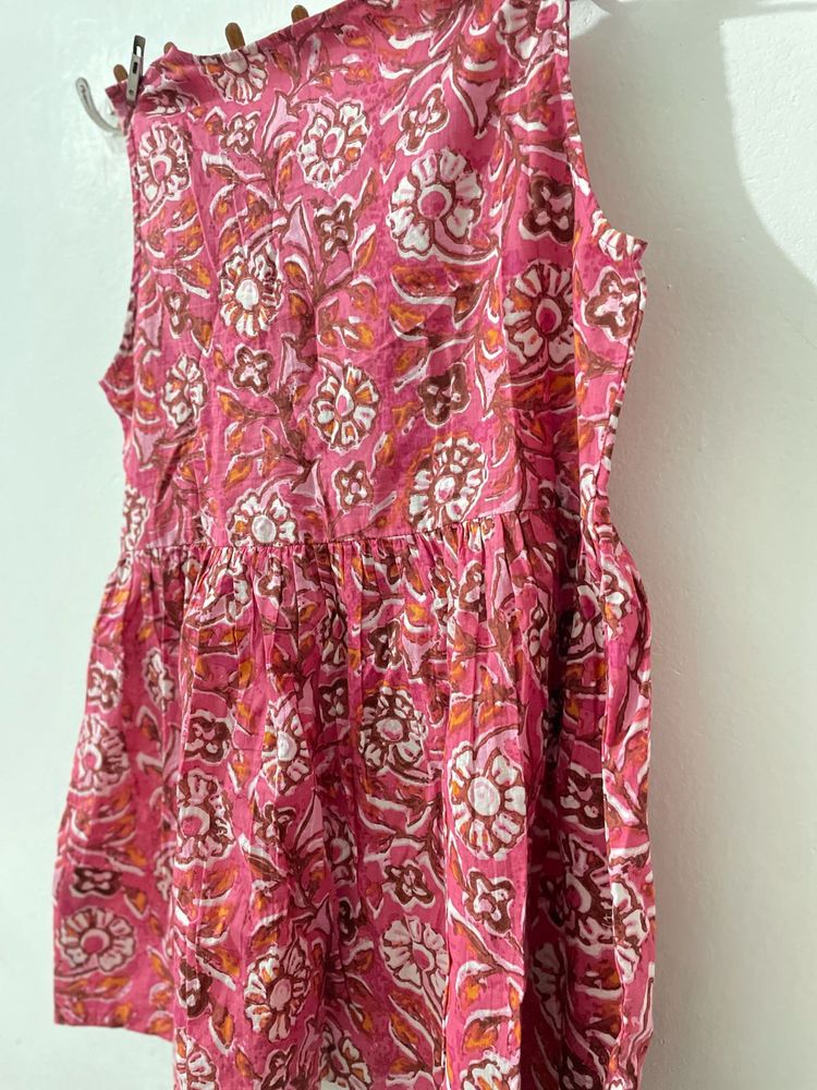 its a short kurt without sleeves