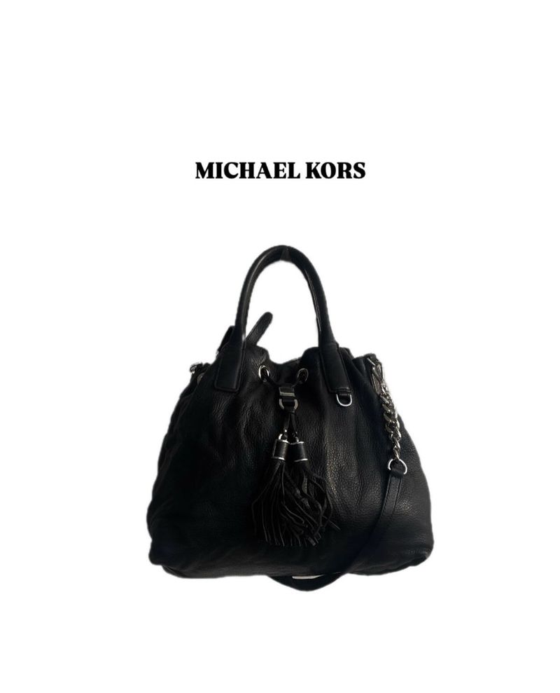 Authentic Michaelkors pure leather drawstring bag.