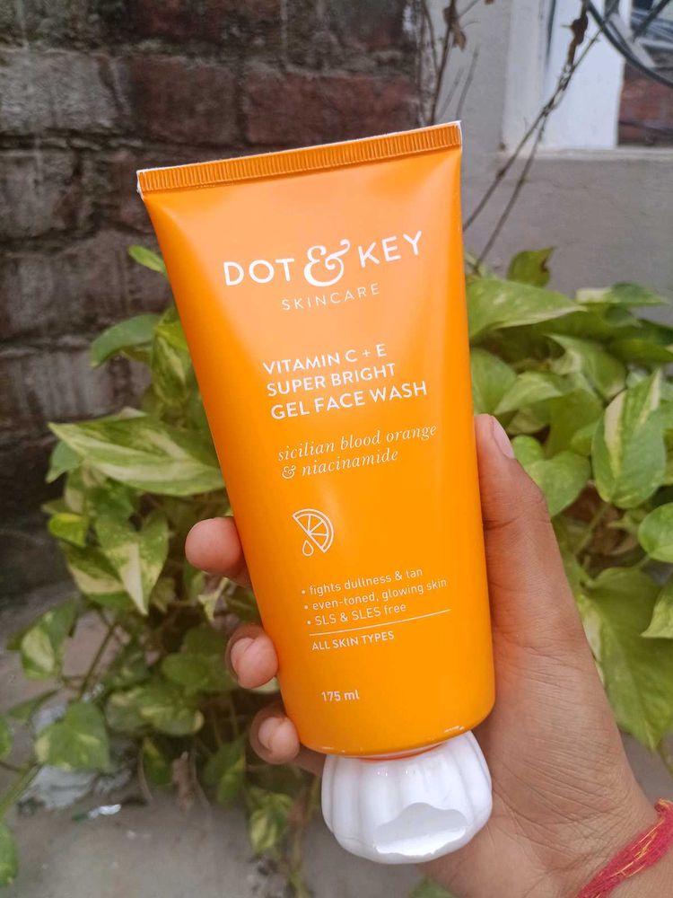 Dot &amp; Key Face Wash
