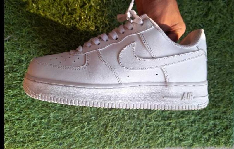 AIR FORCE 1 TRIPLE WHITE 2