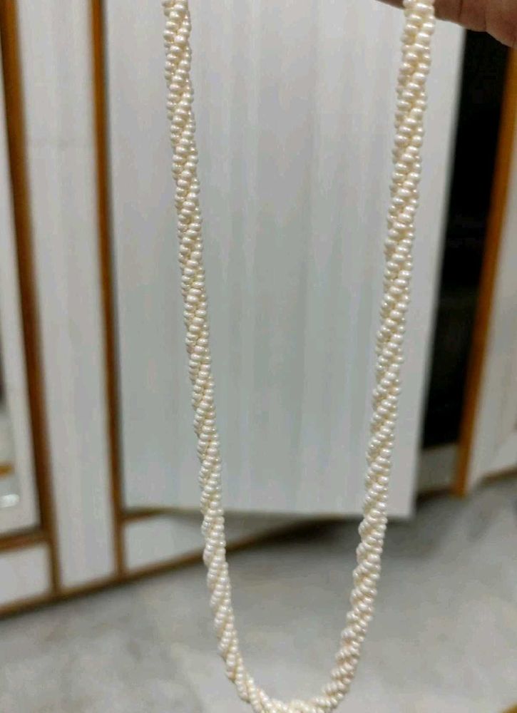 Elegant Pearl Necklace