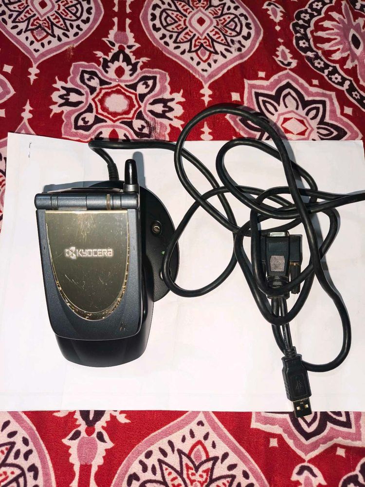 (Vintage Kyocera palm 7135 touch screen phone)