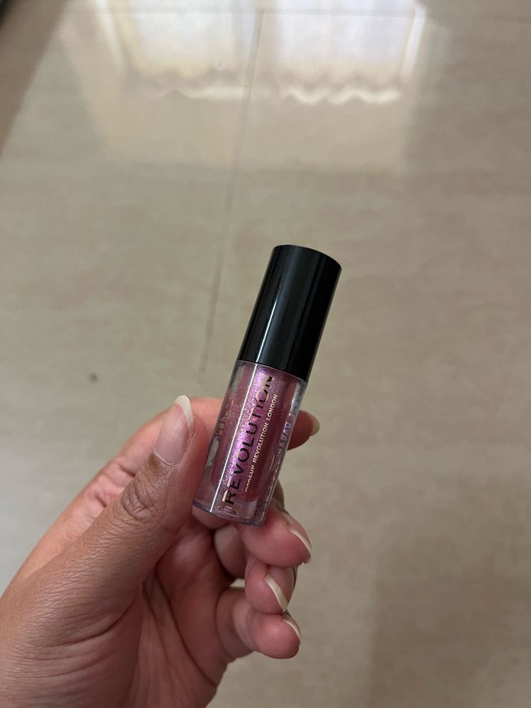 Makeup Revolution dual toned lip gloss