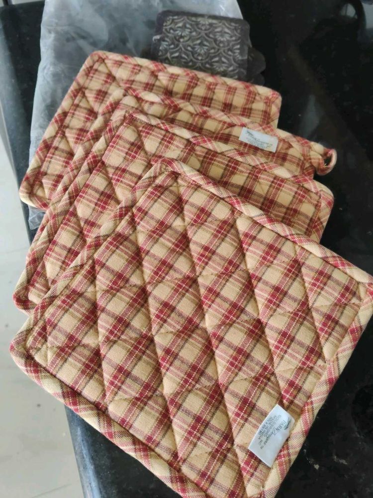 Plaid Potholders (Set of 4)