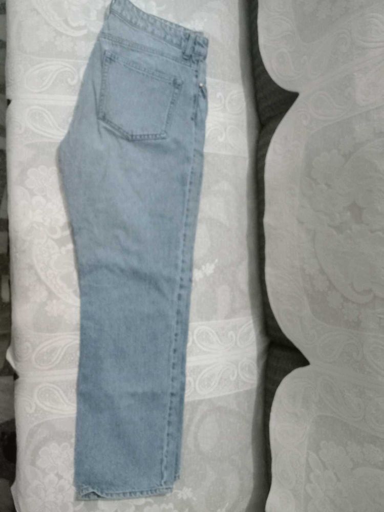 H&amp;M Straight Button Jeans