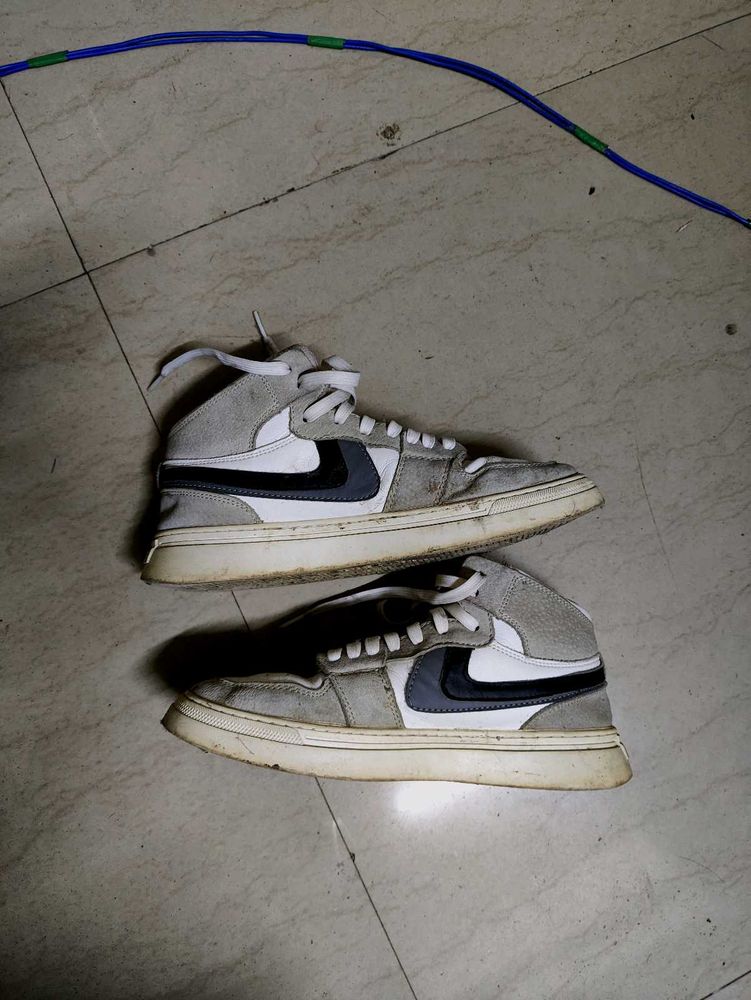 Used Sneakers – Size 6.5-7