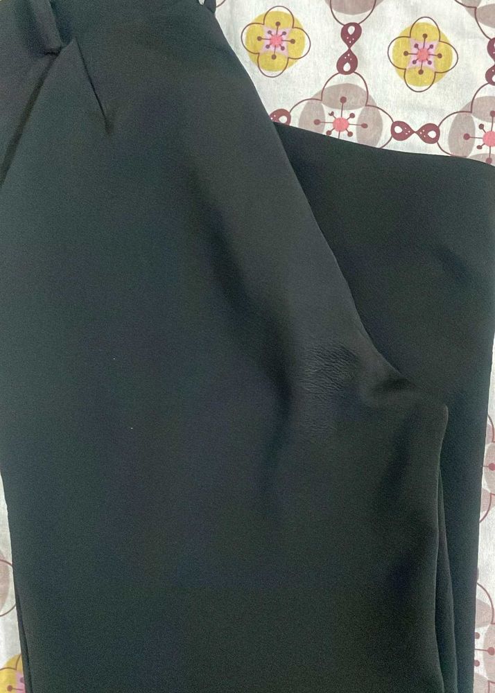 Classic Black Trousers – Versatile &amp; Comfortable