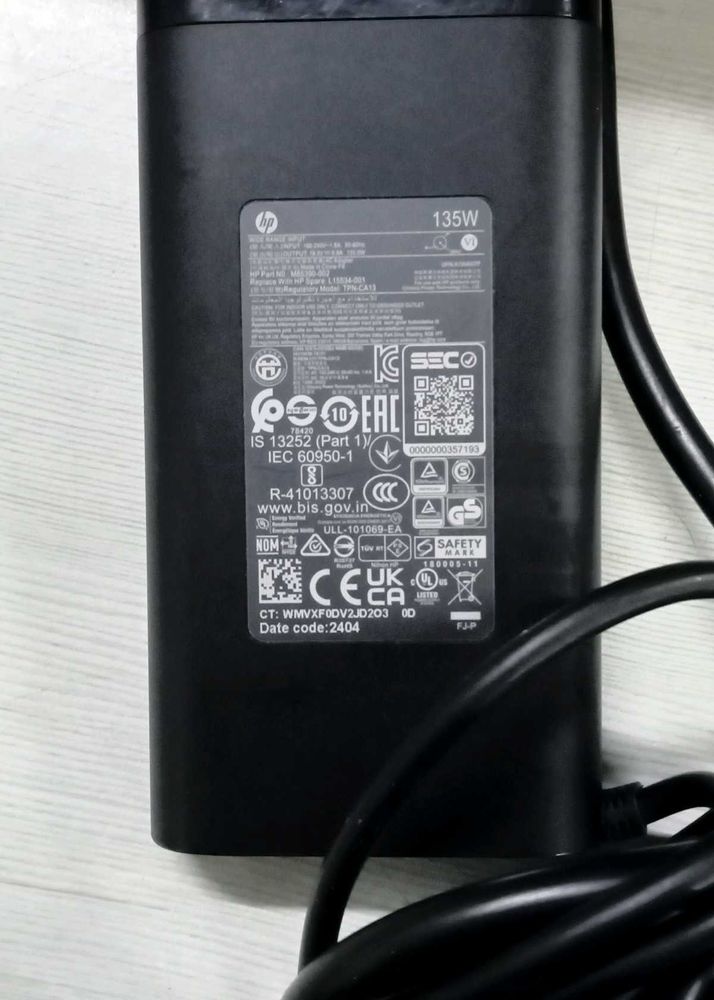 HP LAPTOP CHARGER NEW AND ORIGINAL 135 WATT