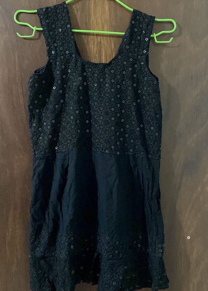 Black Sleeveless Dress