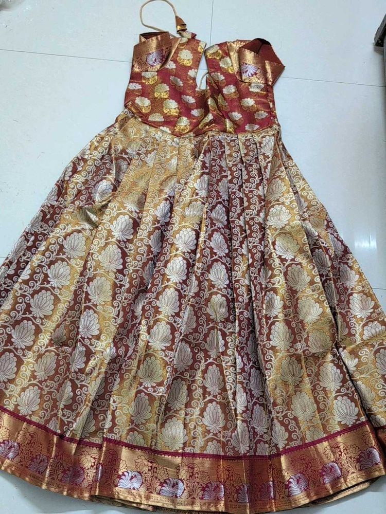 Pattu Look Alike Gown For Chubby Girls