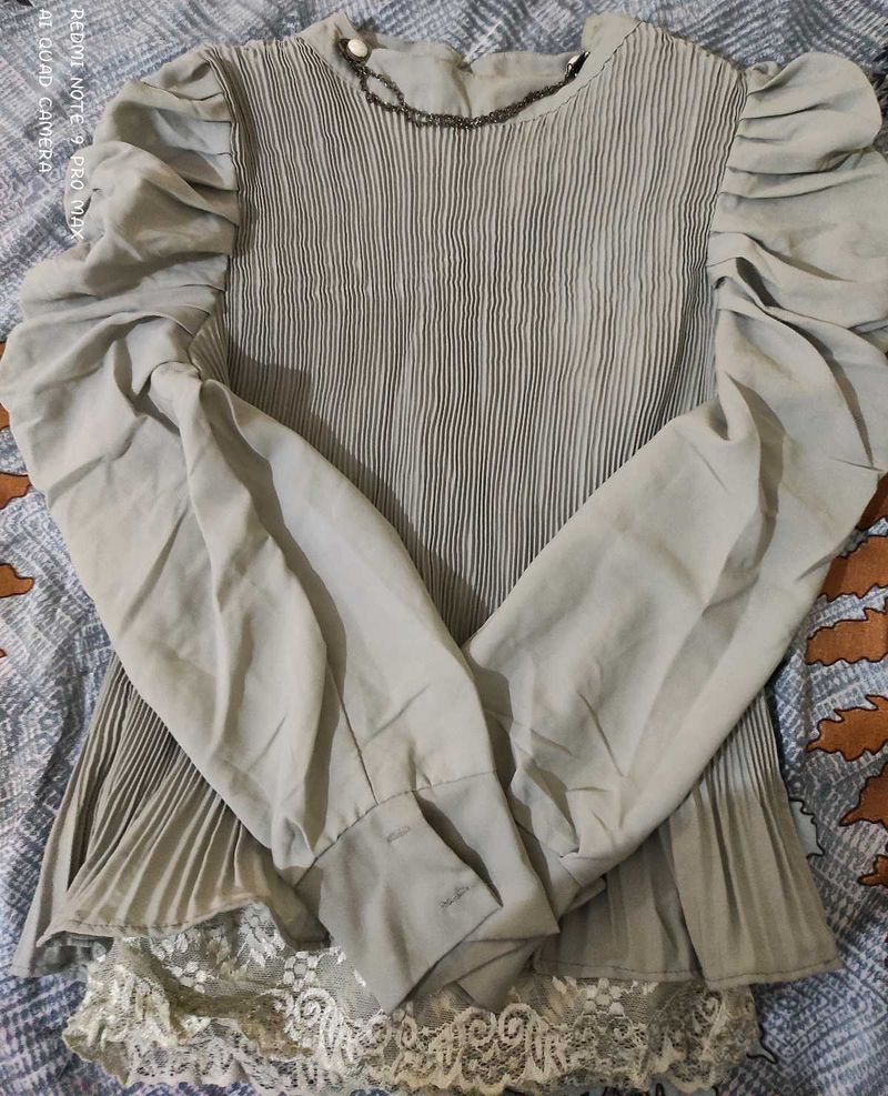 Elegant Pleated Puff Sleeve Top