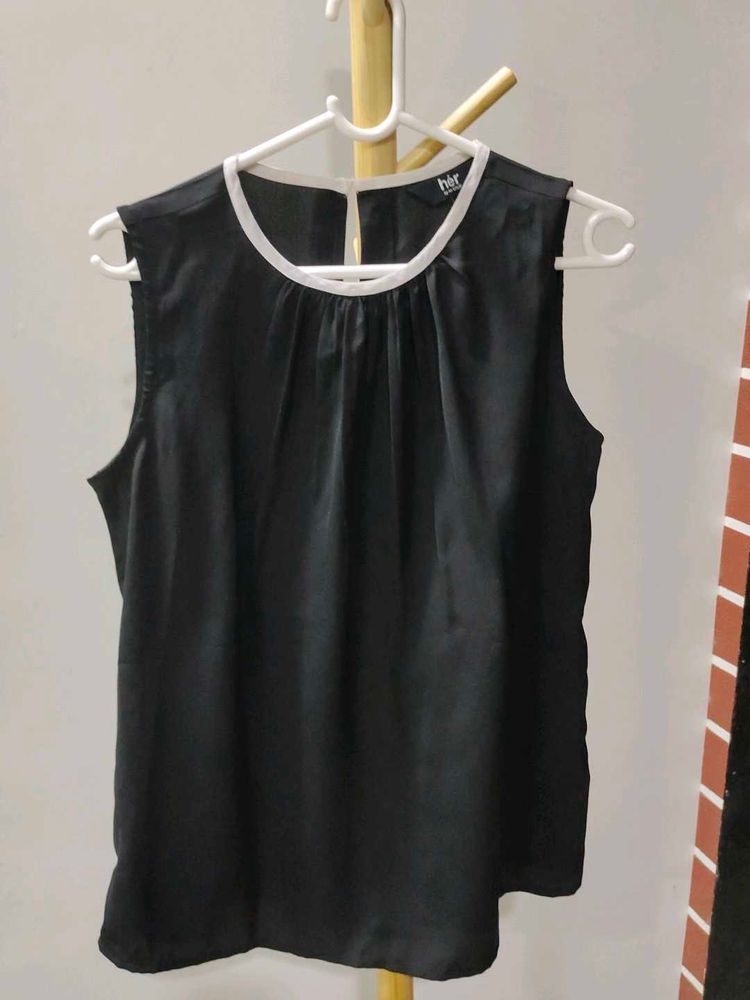 Black Sleeveless Top