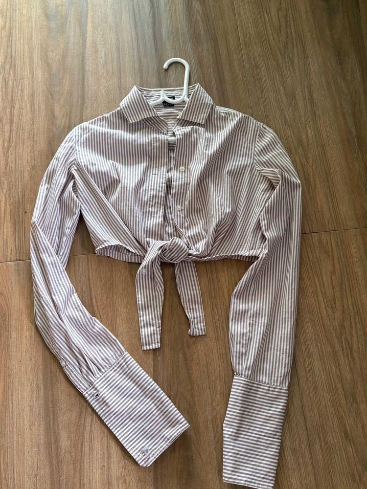 statement cropped shirt