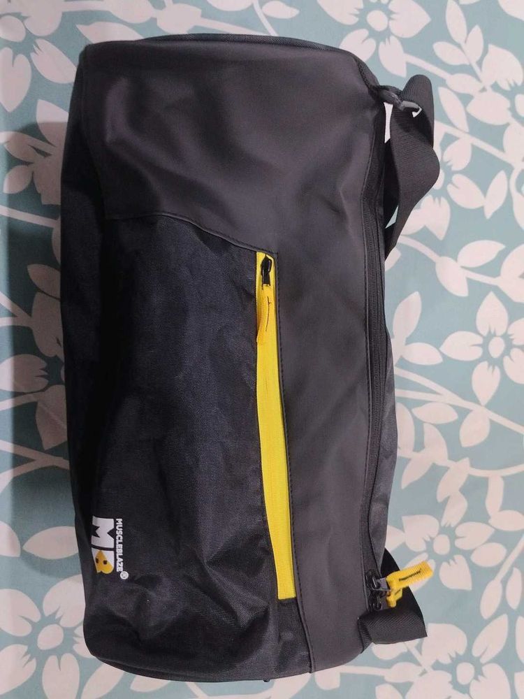 MuscleBlaze Black Sling Bag