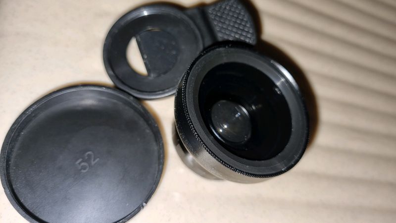 CAMERA LENSE FOR MOBILE this lance i bought recently bcuz I was curious but unfortunately this lance is not suitable for my Samsung s21FE won&#39;t fit my mobile camera its in good quality and not used.