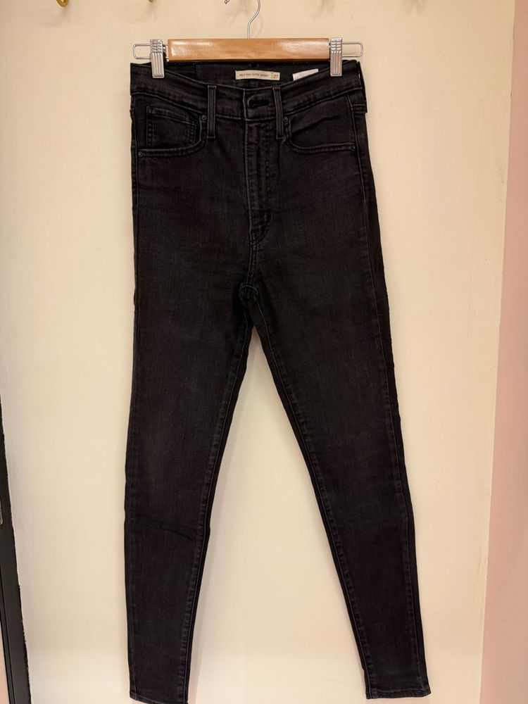 Levi&#39;s Black Skinny Jeans