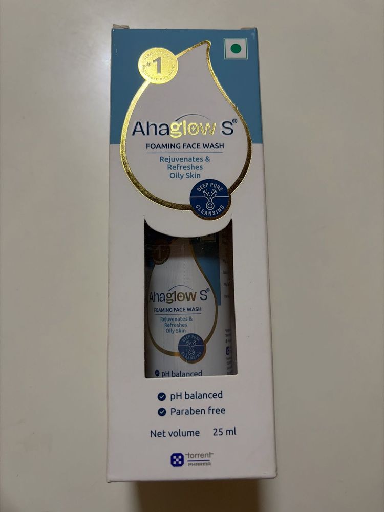 Ahaglow S Foaming Face Wash