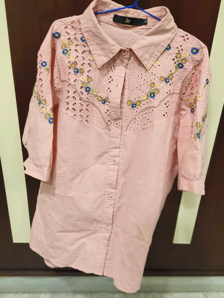 Floral Embroidered Top(XL)