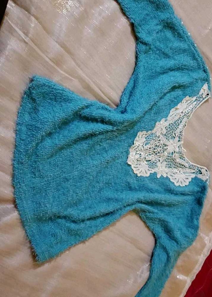 Woman&#39; pearl design top