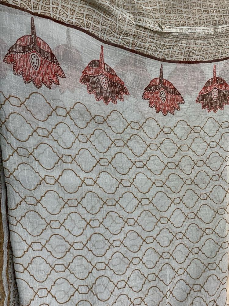 Printed, crushed light-weight gray saree
