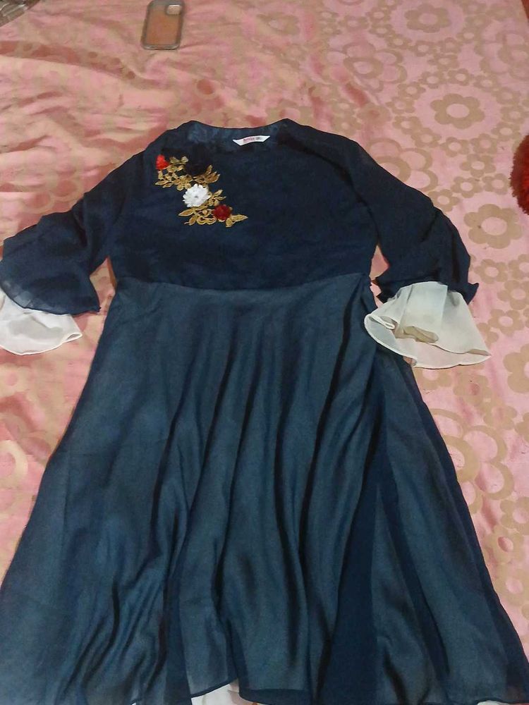 a gown with georgette fabric blue nd white colour