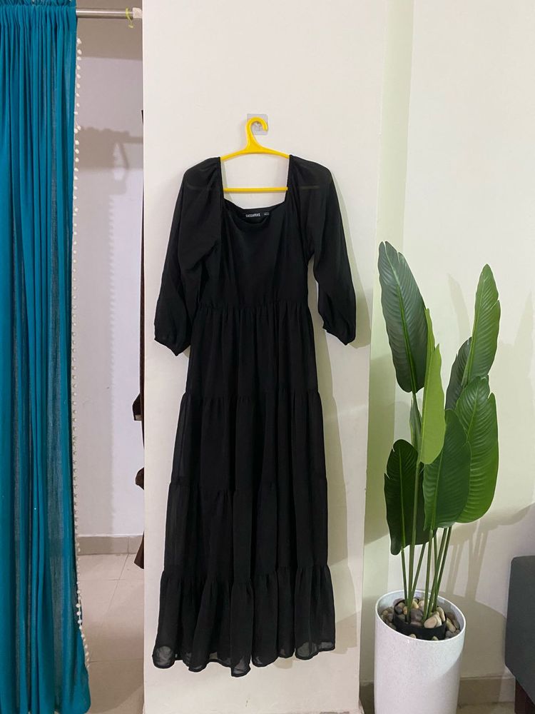 Elegant Black Tiered Maxi Dress