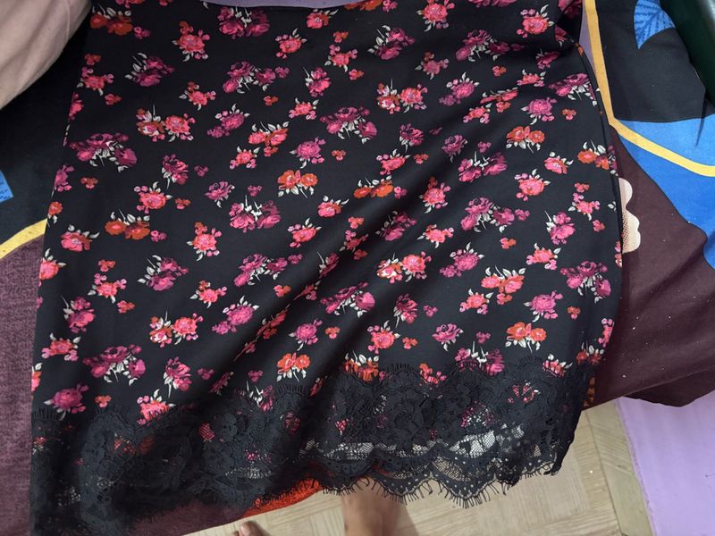 Floral Mini Skirt with Lace Trim-M sized