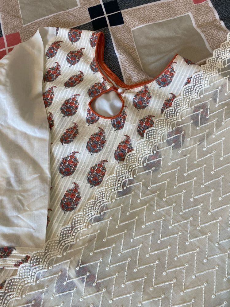 Pakistani Elegant Kurta Set