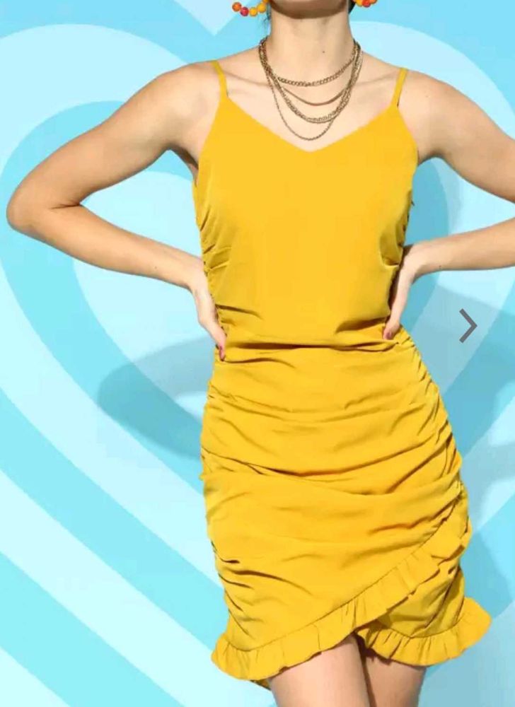 Berrylush Yellow Solid Crepe Ruched Dress