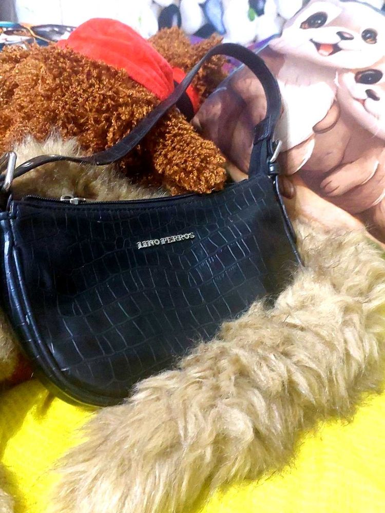 Retro Ferros Black Croc Embossed Shoulder Bag