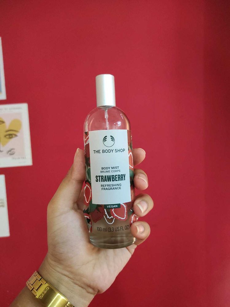 the body shop strawberry mist