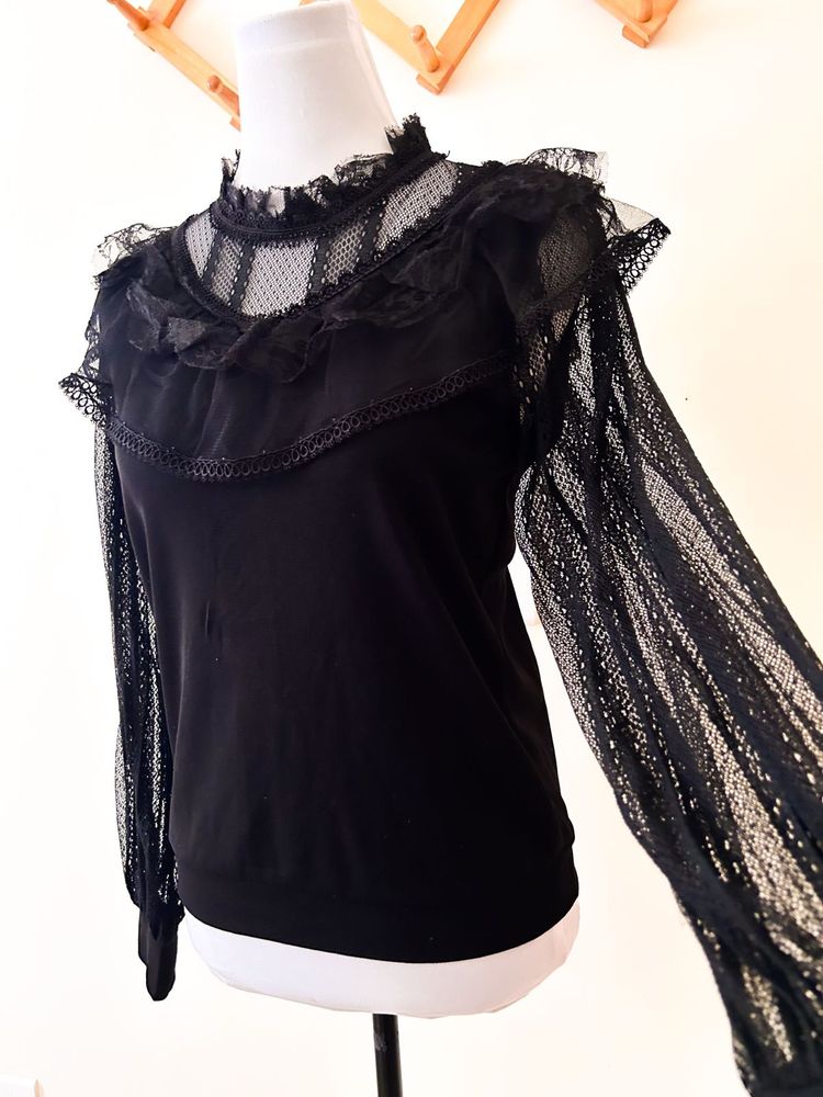 LACE TOP