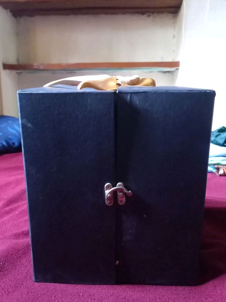 kcaSurprise Gift BOX ...black Colour..not Use
