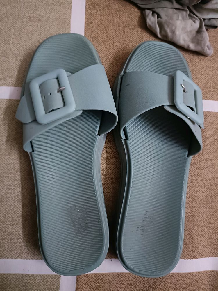 Comfortable Daily Use Slippers For Women In 39 Num