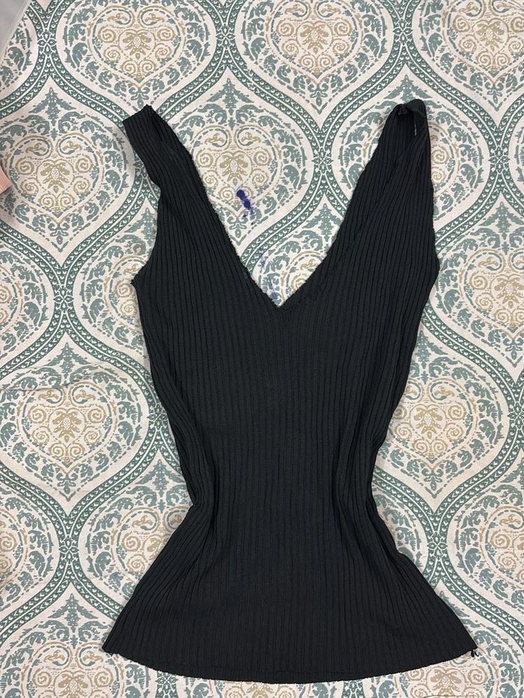 Black Ribbed V-Neck Tank