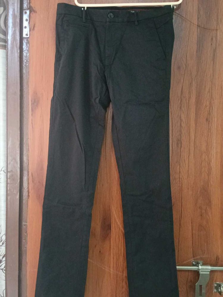 Men&#39;s Black Chinos Pant