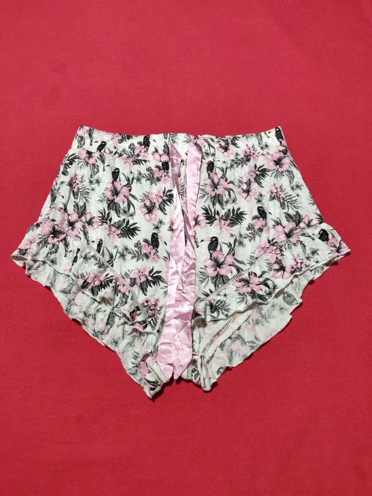 Girl Shorts Size 32