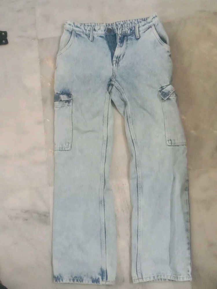 Trendy Light Wash Cargo Jeans