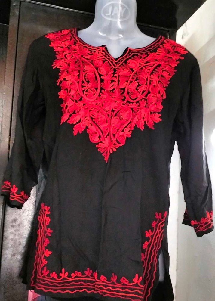 Women Trendy Stylish Lucknow Chikankari Short Kurt