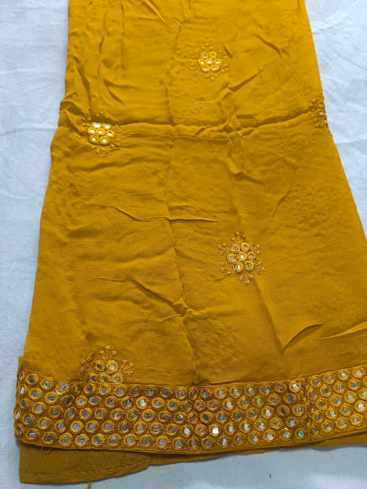 Punjabi Suit With Green Bottom Work