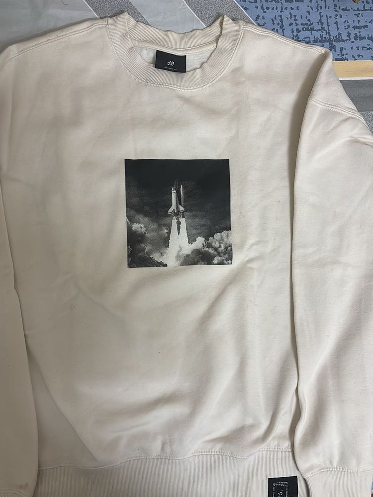 H&amp;M Oversized Printed Sweatshirt