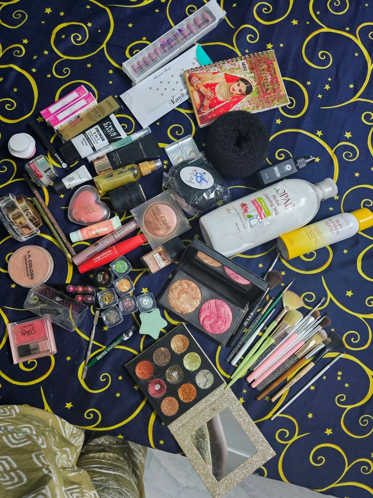FLASH SALE! 31 Pieces Makeup Artist Beginner Kit.